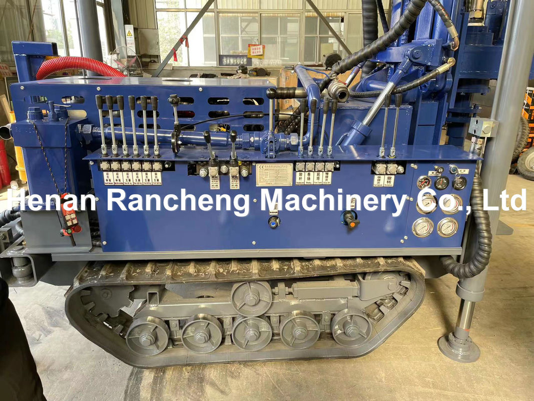 Krachtige 180m Mini Crawler Water Well Drilling Rig met 77.3KW YuChai Engine voor Boring Hole