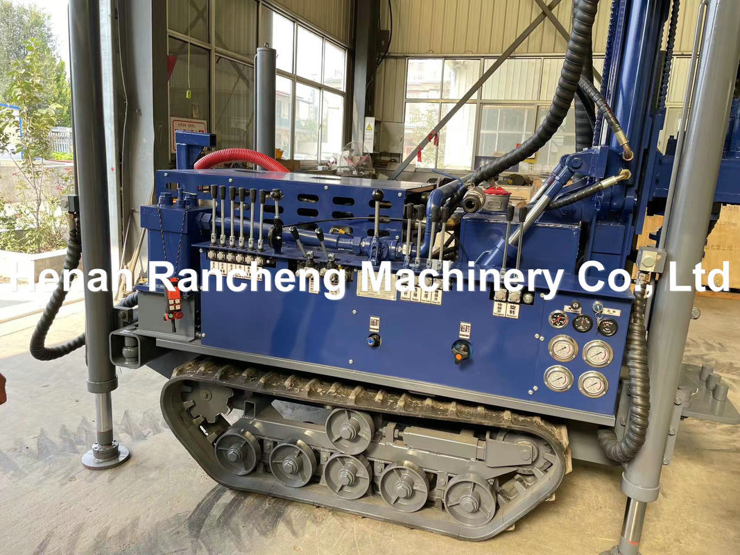 Krachtige 180m Mini Crawler Water Well Drilling Rig met 77.3KW YuChai Engine voor Boring Hole
