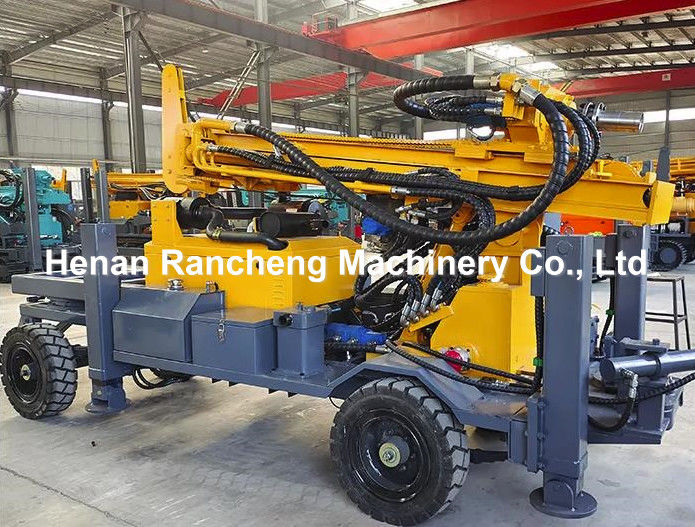 Hoge efficiëntie vierwiel aanhangwagen gemonteerde boorgat boringsmachine 220m diepte krachtige 65 kW motor
