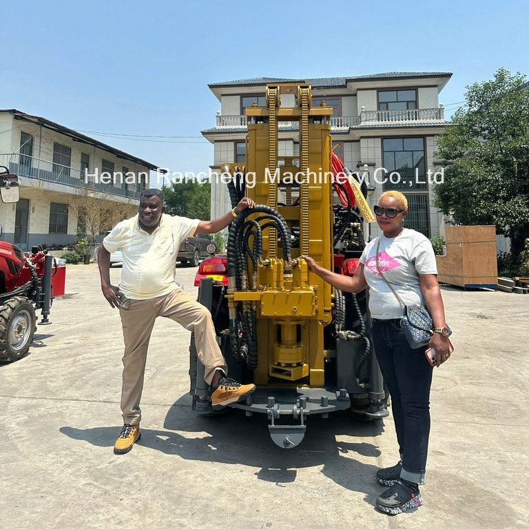 Boormachine op een tractor die 200 meter diep waterboren kan