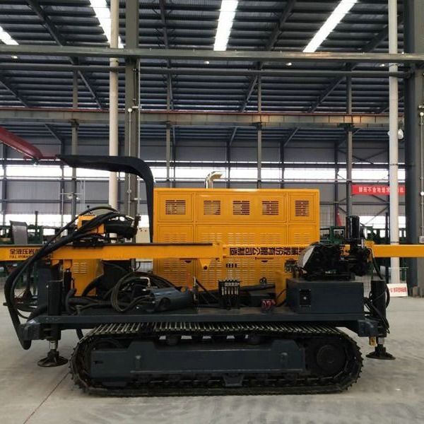 2200 rpm snelheid Hydraulische Crawler Core Drilling Rig aangedreven door 74KW Cu-mmins Diesel motor