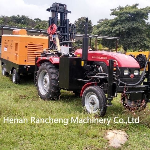 Een op een tractor gemonteerde, vierwielige, krachtige boormachine voor 200/260m, 254mm waterput boren.
