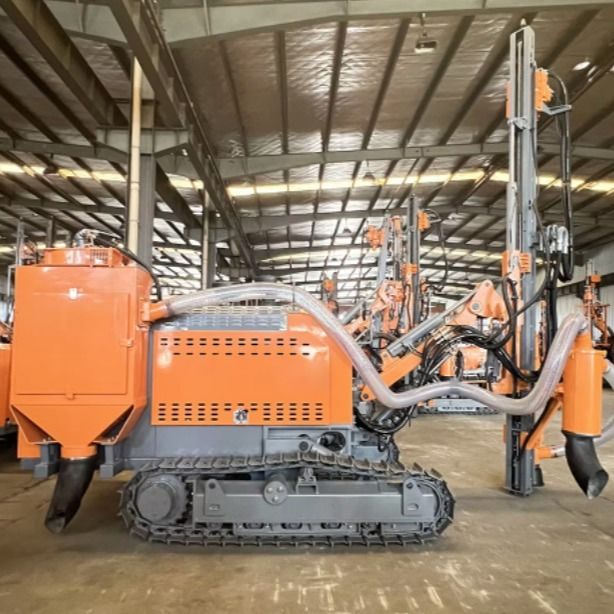 Hydraulische oppervlakte Down-The-Hole (DTH) boorinstallatie met gescheiden aandrijving voor 3200 N.M rotatiemoment