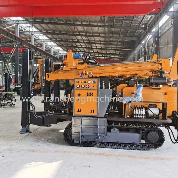 Waterputboormachine voor 800m diep boren in alle soorten bodem 154KW Cu-mmins