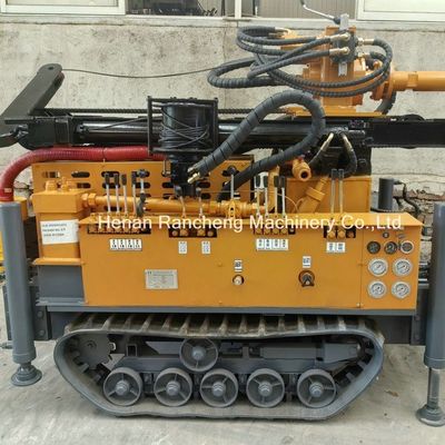Hydraulische waterput met crawler, die tot 180 m diep kan boren
